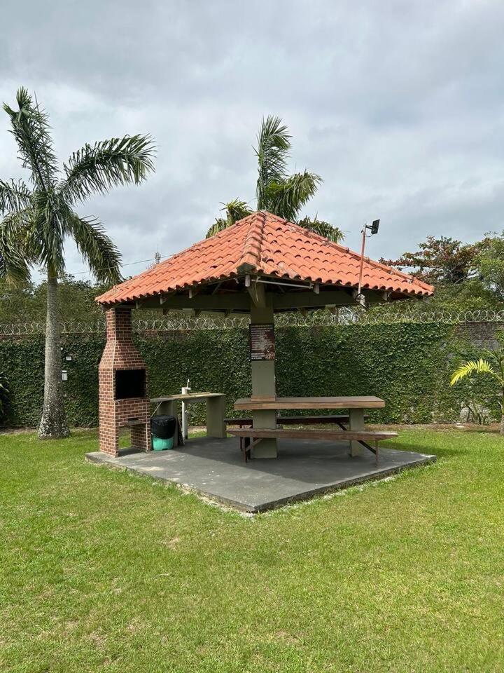 Kitnet Flamingo 31B Matinhos Exterior foto